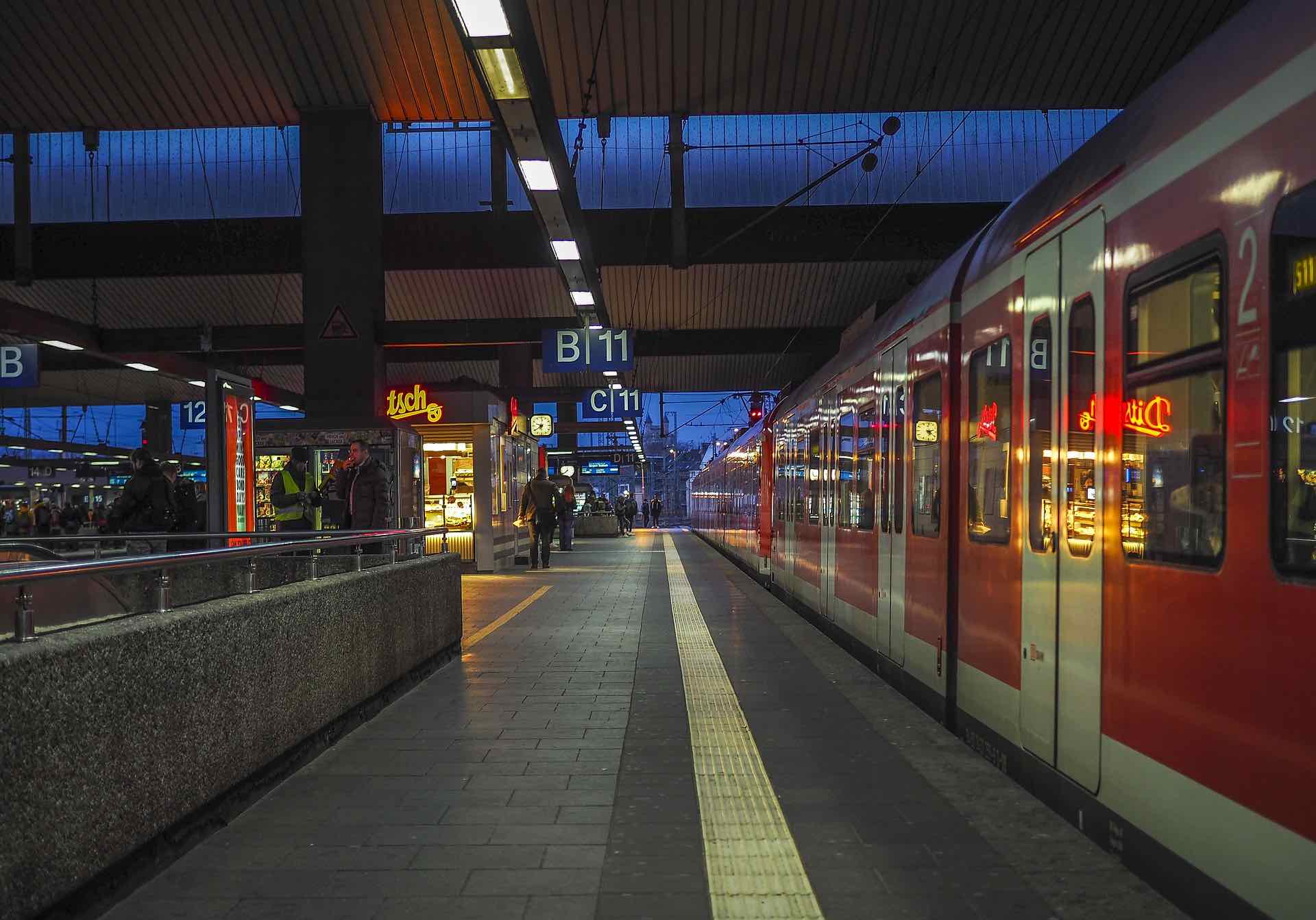 15 JGA Spiele im Zug, mit denen eure Zugfahrt richtig lustig wird